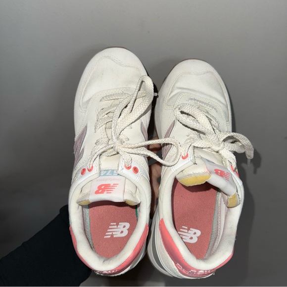 New Balance 574 White Reflection w/ Rose Sugar Women's Sneakers Sz 7 - Picture 2 of 6